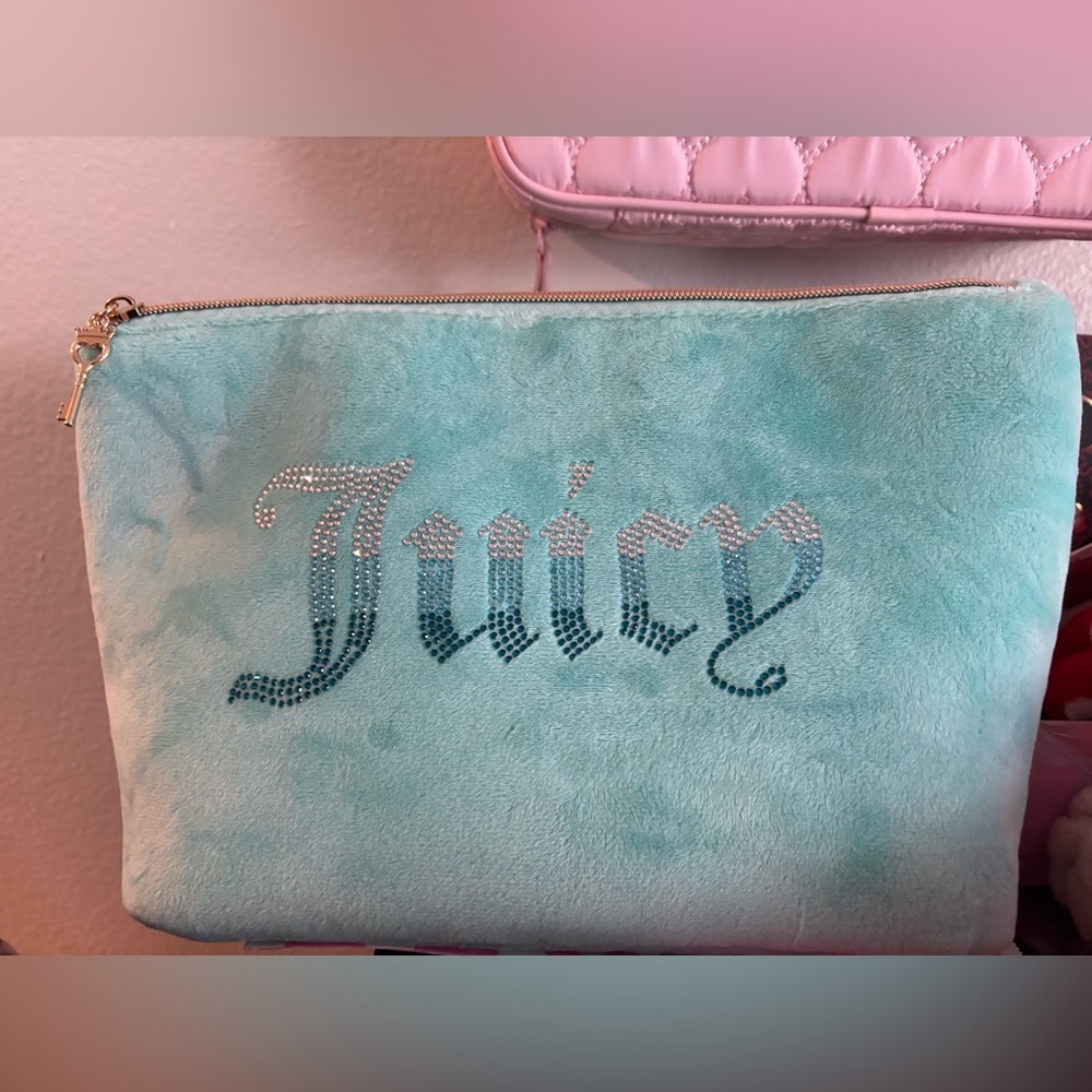 Juicy Couture Cosmetic Bag - Picture 6 of 6